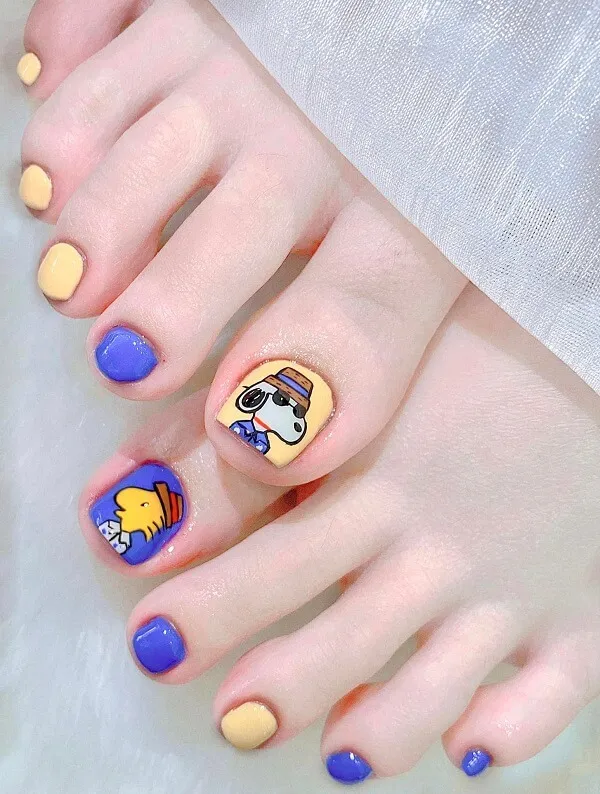 Mẫu nail chân cute đây là một cận cảnh của người với các thiết kế khác nhau trên chúng
