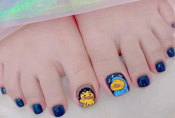 Nail chân cute đây là một cận cảnh của người với nghệ thuật móng tay trên đó