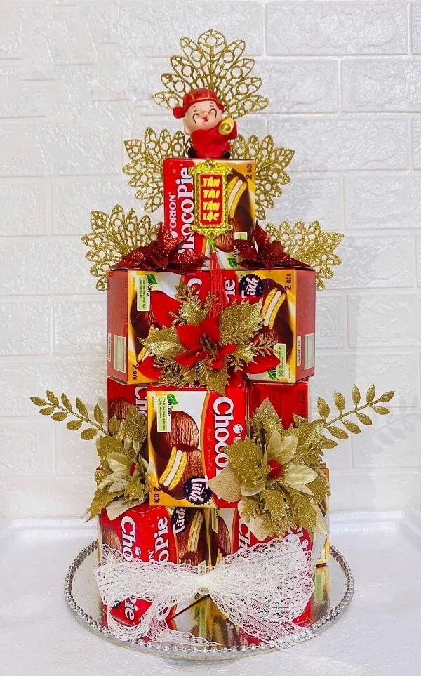 Có một chiếc bánh được làm giống như cây thông noel