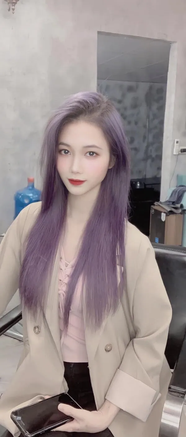toc ngan duoi thang toc ngan duoi thang tu nhien co mot nguoi phu nu mai mau tim ngoi
